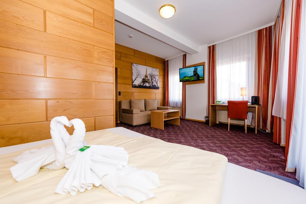 Stadthotel Schwerterbraeu Judenburg Buitenkant foto