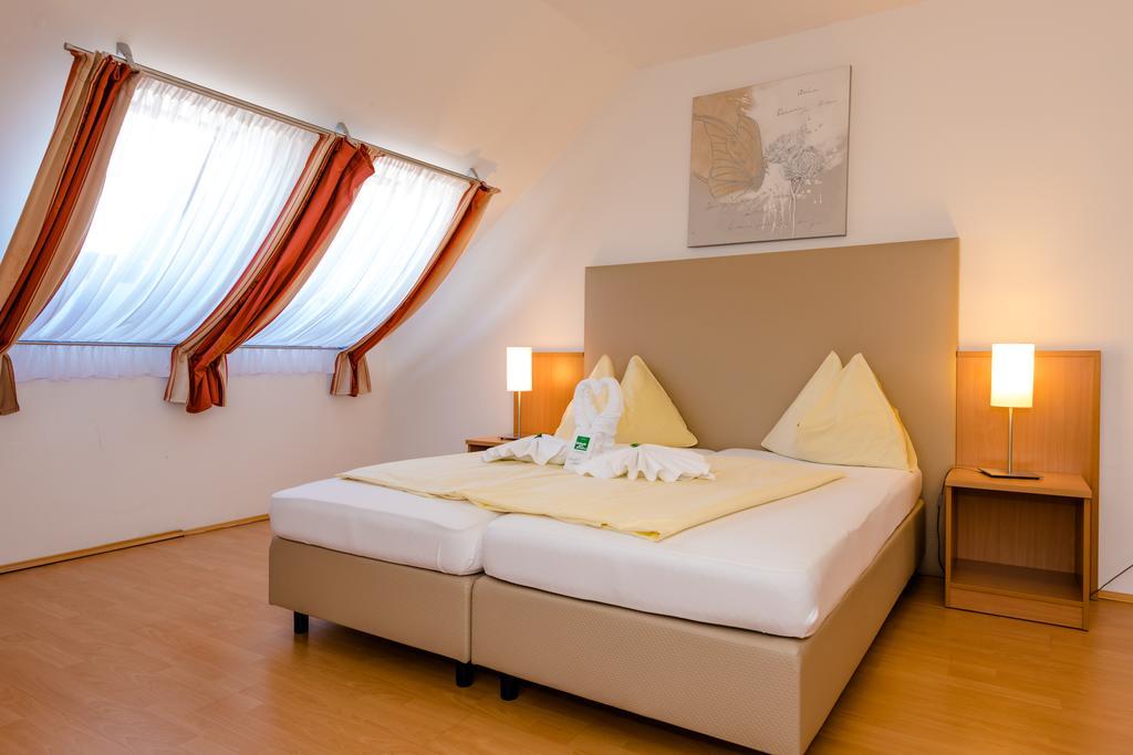Stadthotel Schwerterbraeu Judenburg Buitenkant foto