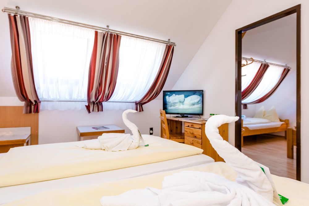 Stadthotel Schwerterbraeu Judenburg Buitenkant foto