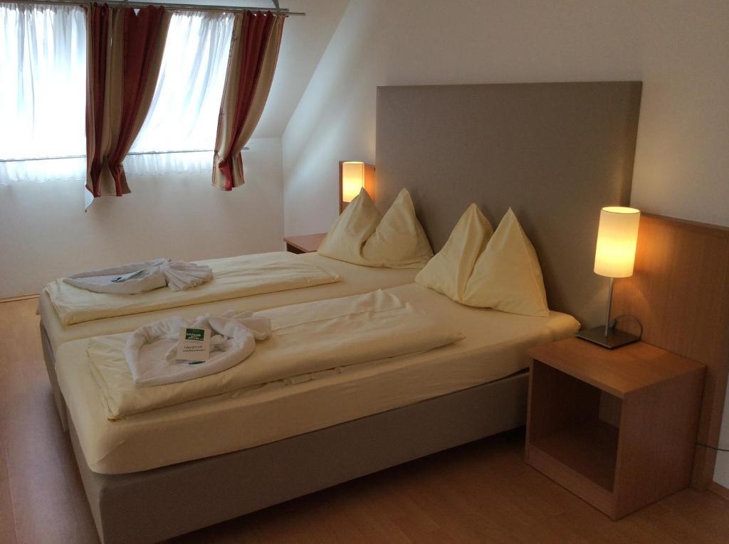 Stadthotel Schwerterbraeu Judenburg Buitenkant foto