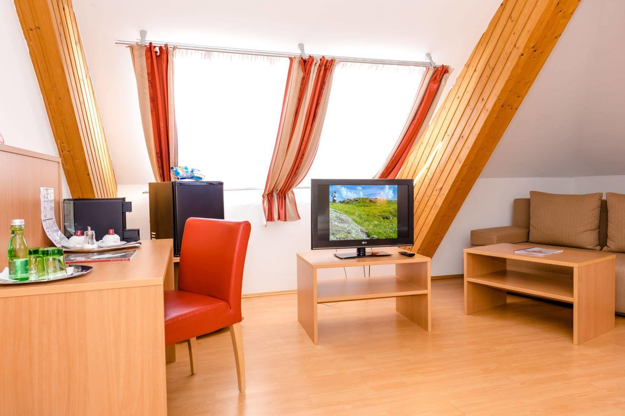 Stadthotel Schwerterbraeu Judenburg Buitenkant foto