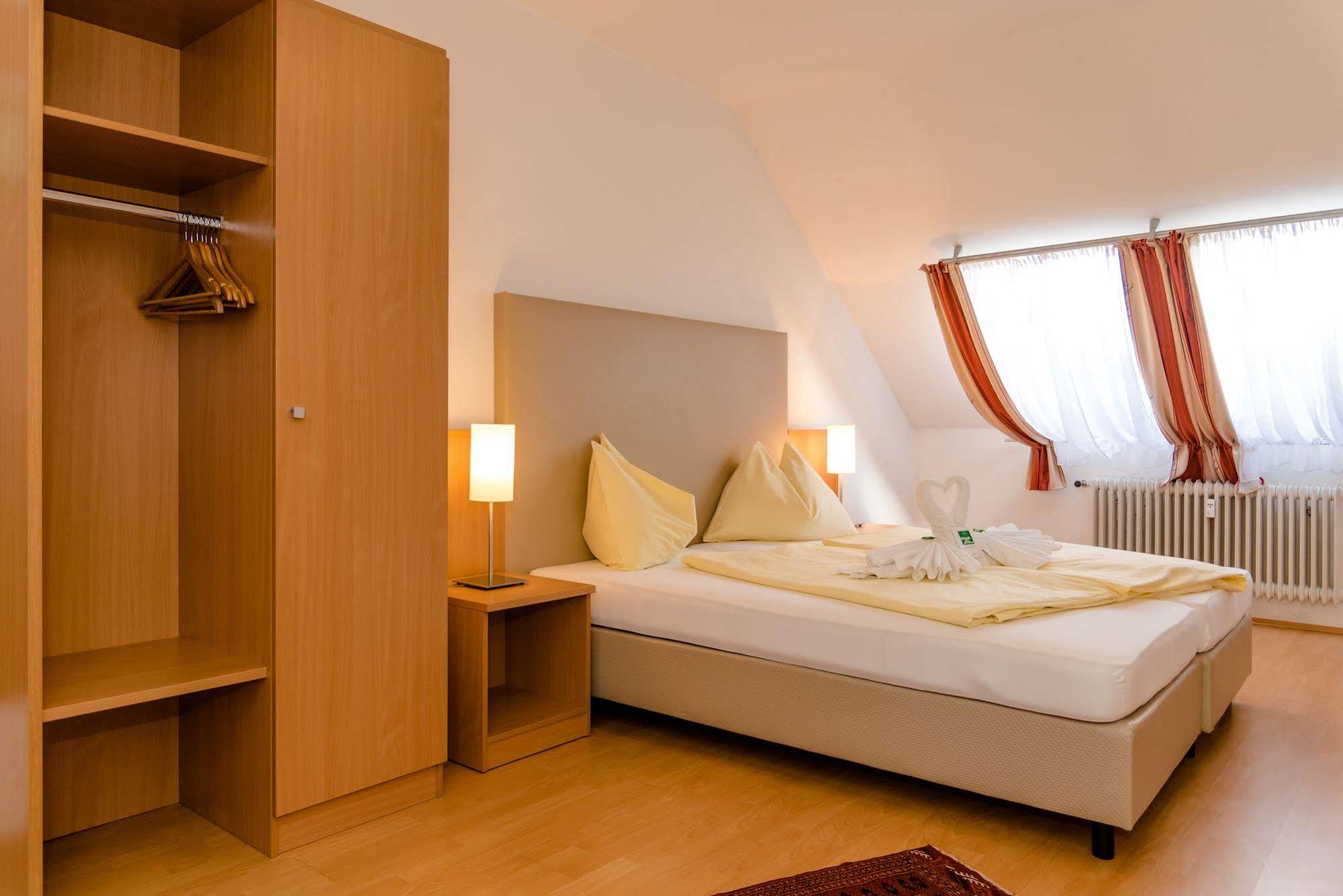 Stadthotel Schwerterbraeu Judenburg Buitenkant foto