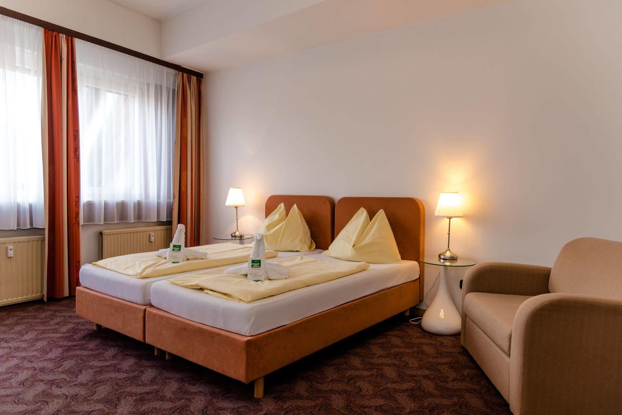 Stadthotel Schwerterbraeu Judenburg Buitenkant foto
